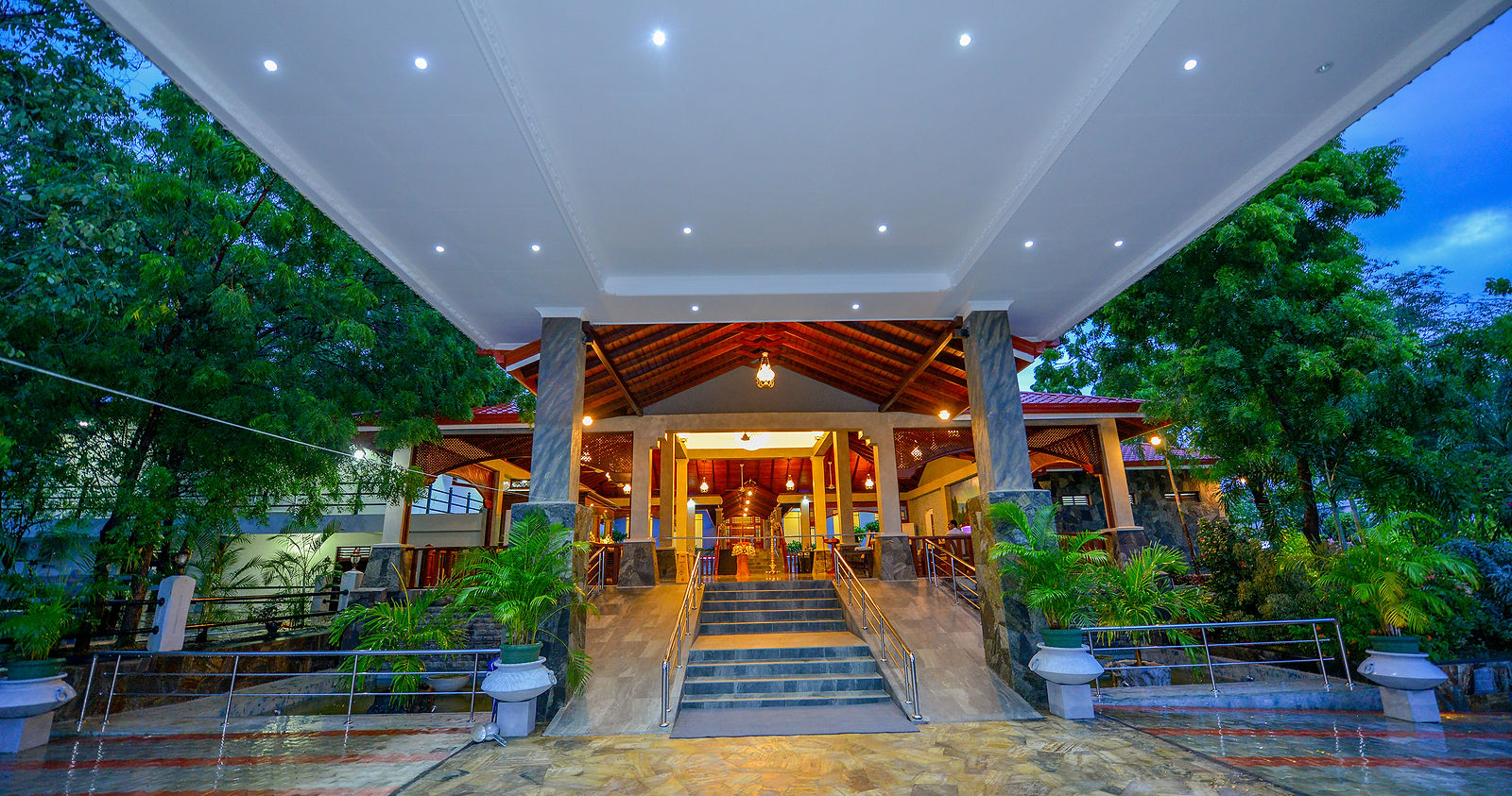 centauria wild hotel